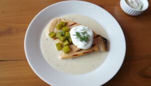 Kall sås till fisk med crème fraiche och bostongurka – recept