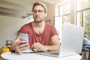 Kvällens digitala nöje – streaming, filmer och live spel